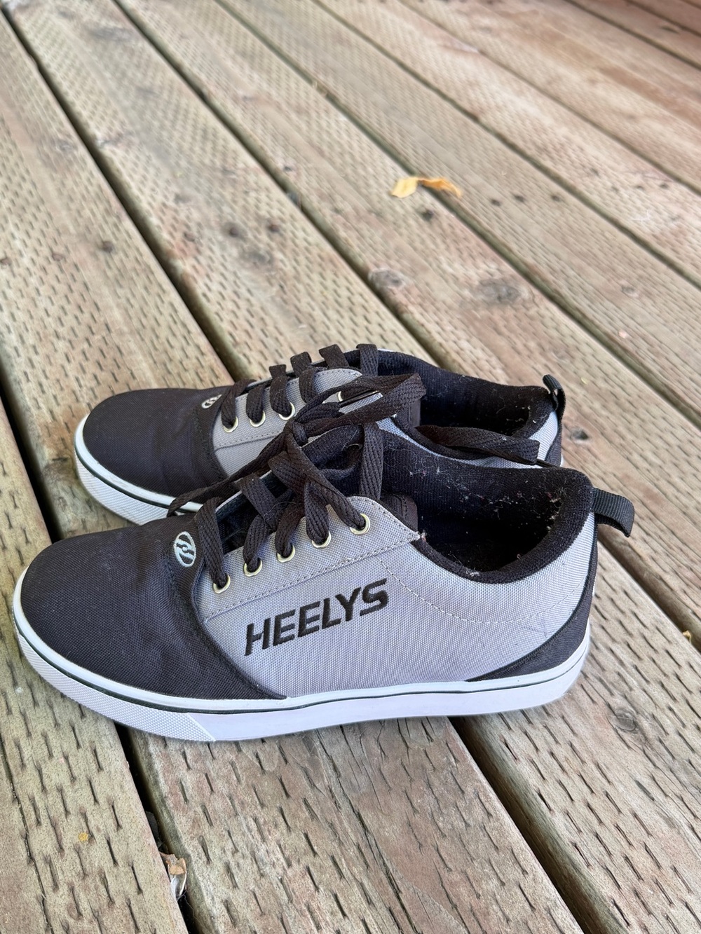 Heelys Black and Gray Low-Top Skate Sneakers with Removable Wheel - Picture 5 of 6